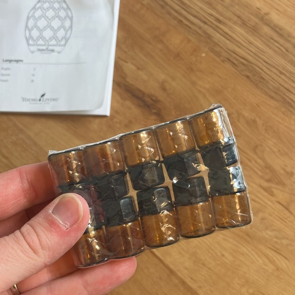 Young Living Essential Oil Diffuser Desert Mist - Picture 2 of 3